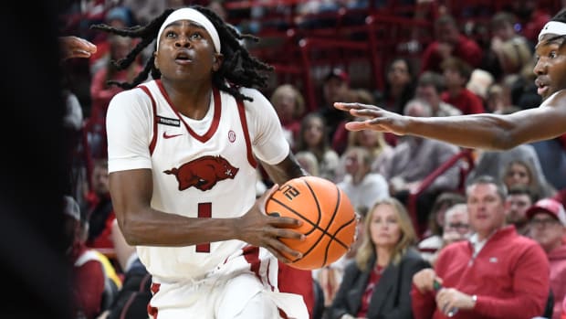 Razorbacks guard Keyon Menifield against UNC Wilmington